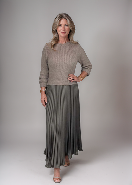 AMBRE | Stylish women's sweater and pleated skirt set